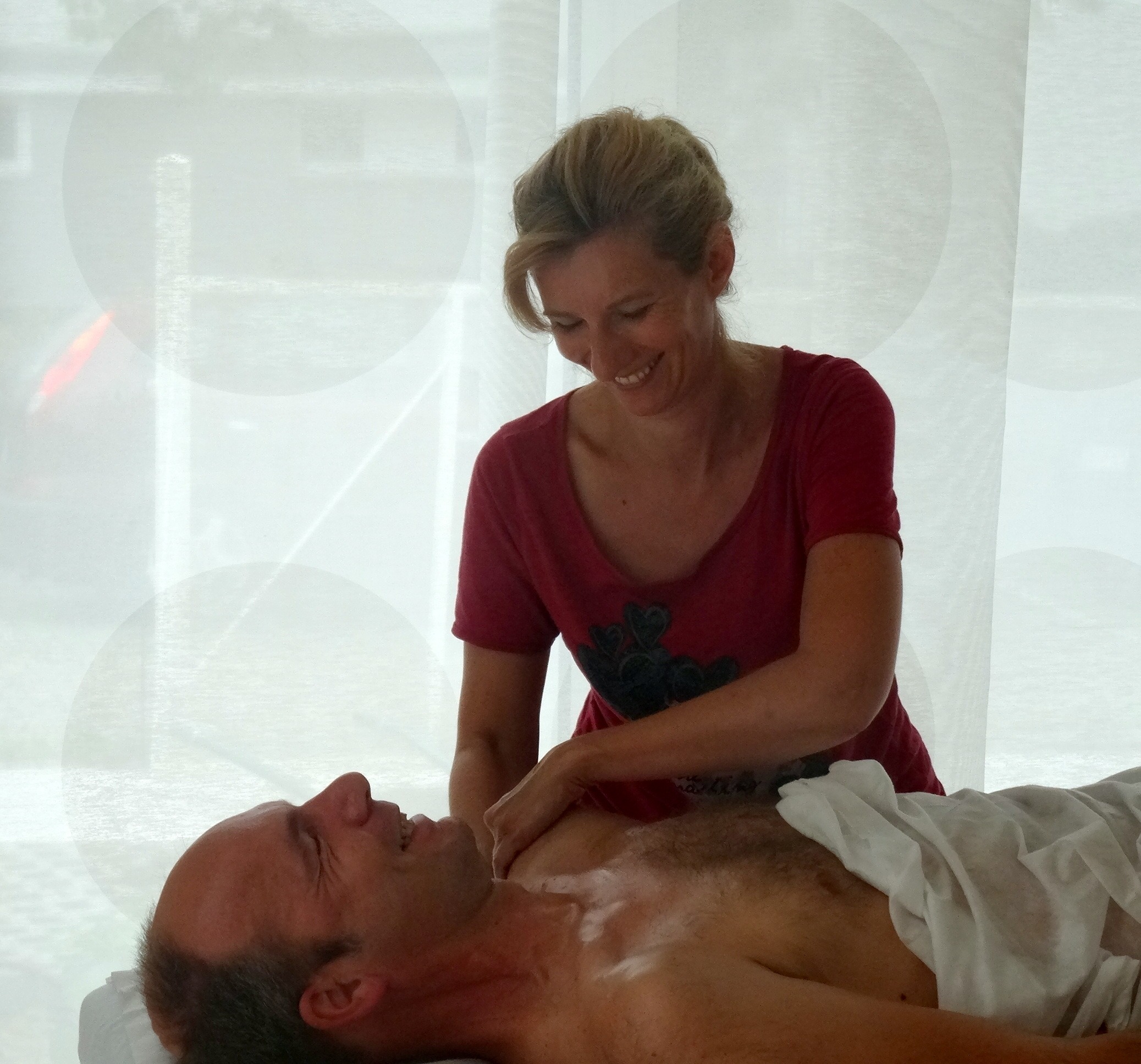 Massage Ausbildung in Berlin Hot Stone Ganzkörper Fußreflexzonen und Wellne...
